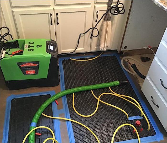 Picture of injector drying - mats sucking water out of the floor. 